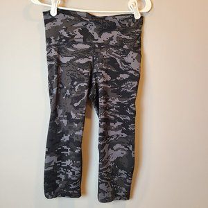 Under Armour Legging Womens Medium Fly Fast Capri Cropped Gray Black Camo